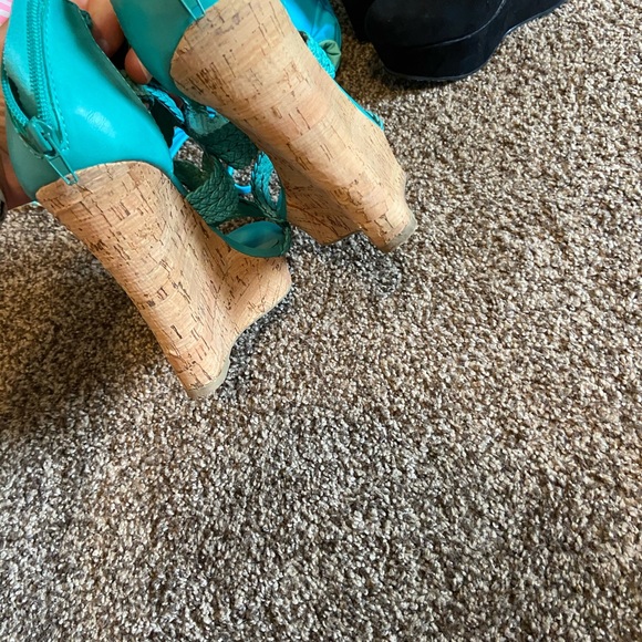 Turquoise wedge - Picture 3 of 5